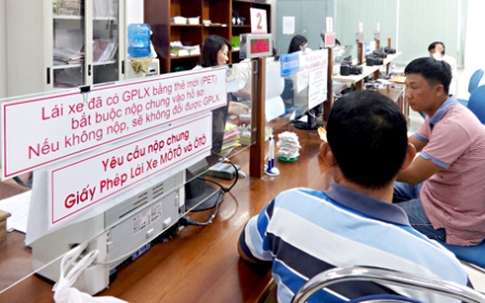 Sắp đổi bằng lái xe qua... tổng đài