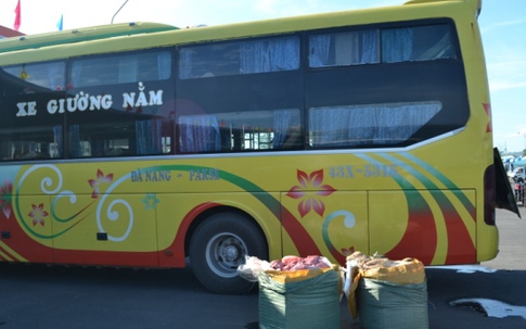 2 tạ nội tạng bẩn trên xe khách từ Đà Nẵng “tuồn” qua Lào