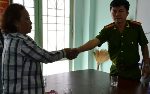 Một phụ nữ bị công an đánh vì nhầm là... gái mại dâm!