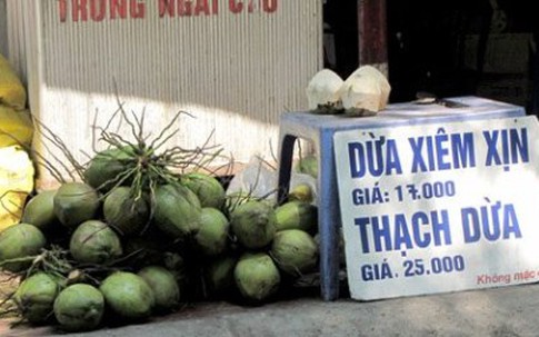 Nắng nóng khiến giá chanh, dừa tươi tăng cao