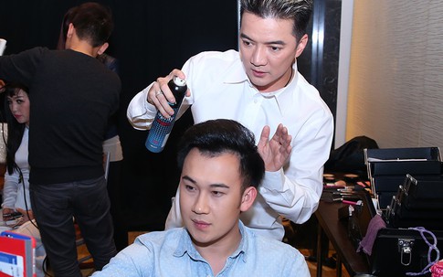 Đàm Vĩnh Hưng “điệu đà” làm tóc cho Dương Triệu Vũ