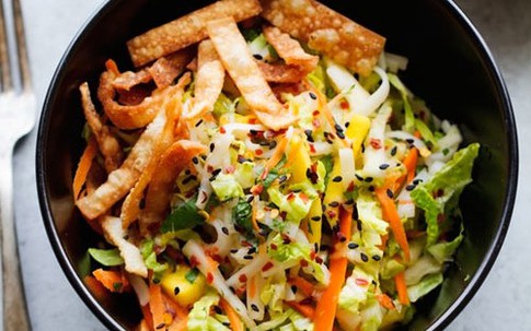 Tự làm salad gà xoài giòn ngon