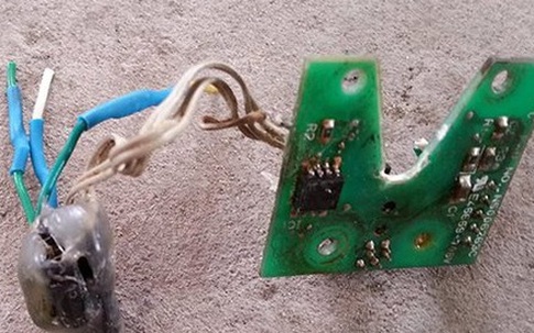 8 người bị bắt trong vụ bán xăng gian lận bằng điều khiển từ xa