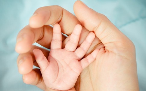 Thiêng liêng những khoảnh khắc “đầu tiên” giữa mẹ và con