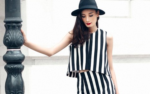 Lê Thúy diện mốt đơn sắc dạo phố