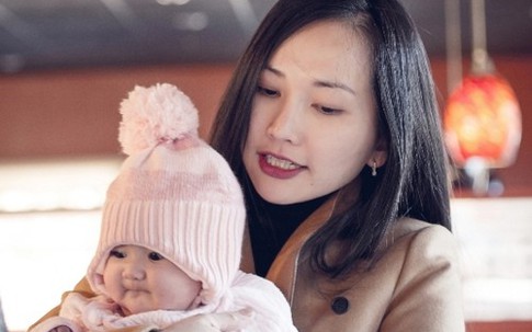 Kim Hiền hạnh phúc bên hai con trong đợt tuyết đầu mùa