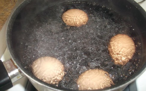 Cách luộc trứng gà ngon, dễ bóc vỏ