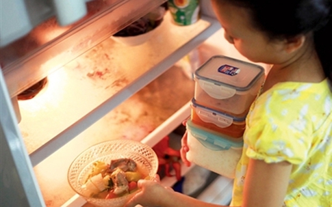 Trời nồm ẩm: Đũa 1 ngày không dùng là thấy nhớt