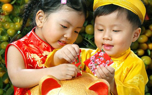 Dạy trẻ dùng tiền mừng tuổi có ích