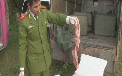 Phát hiện hơn 1 tấn nầm lợn thối trên đường tuồn về Việt Nam