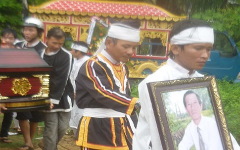 Giết anh kết nghĩa, hung thủ ngủ đến sáng tại hiện trường