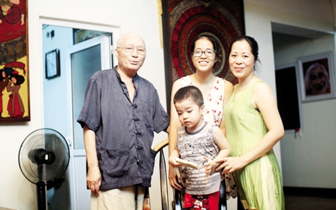 Vợ trẻ giúp nhà văn Nguyễn Khắc Phục chống chọi với bệnh ung thư