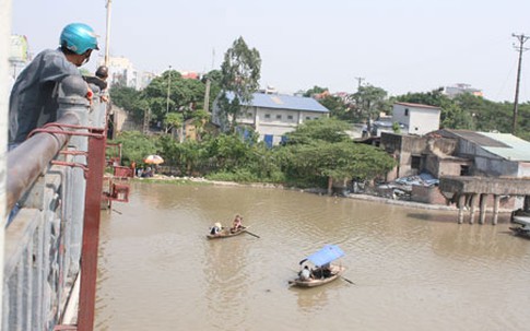 Một phụ nữ mang bầu 9 tháng nhảy sông tử vong