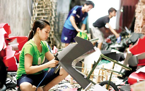 Bỏ tiền triệu mua “hàng hiệu” cho người cõi âm