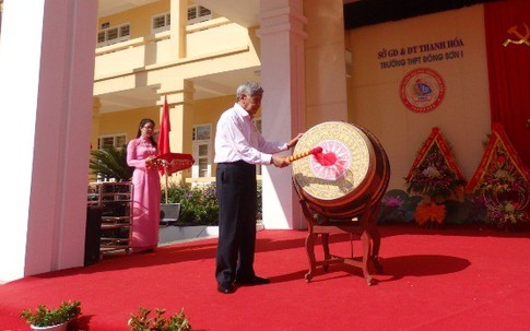 Nguyên Tổng Bí thư Lê Khả Phiêu dự lễ khai giảng năm học mới 2015 tại Thanh Hóa