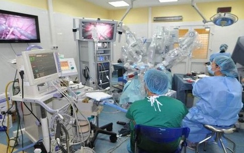 Sẽ phẫu thuật nội soi bệnh nhân người lớn bằng robot