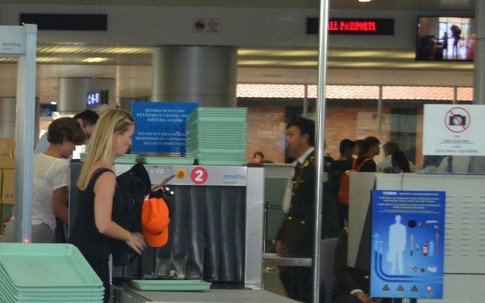 Chỉ còn 1 cửa soi chiếu ở sân bay Tân Sơn Nhất
