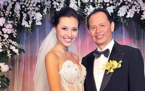 Người đàn ông lớn tuổi khiến siêu mẫu Huỳnh Thanh Tuyền an phận ở nhà
