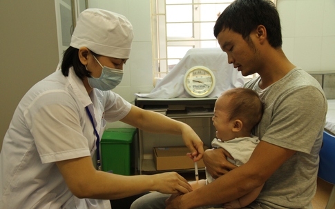 Vì sao chưa thay thế vaccine Quinvaxem trong tiêm chủng mở rộng?