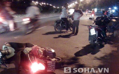 Hai bố con đi xe SH bất tỉnh trên đường sau tai nạn