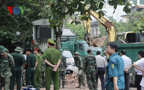Sập nhà cổ ở Hà Nội: Tổ chức tạm cư cho 16 hộ dân tới Định Công