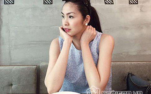 Hà Tăng lộ thân hình mảnh mai sau sinh khi bất ngờ xuất hiện tại triển lãm
