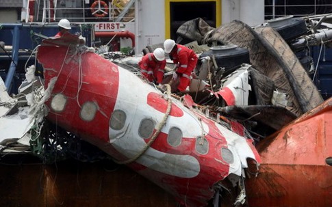 Nỗ lực tìm kiếm 60 thi thể nạn nhân máy bay QZ8501