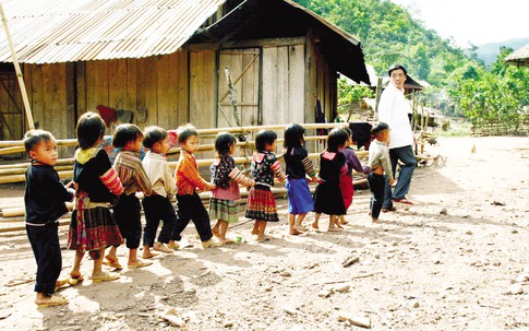 Nhọc nhằn chuyện mày râu đi nuôi dạy trẻ