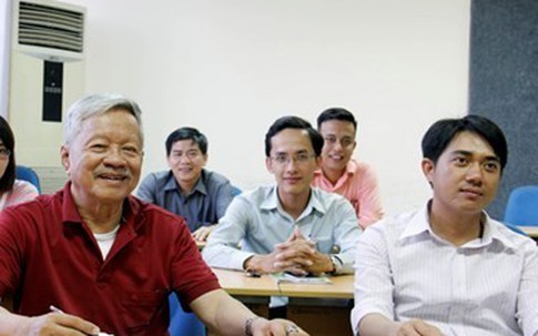 Buổi học thạc sĩ đầu tiên của cụ ông 83 tuổi