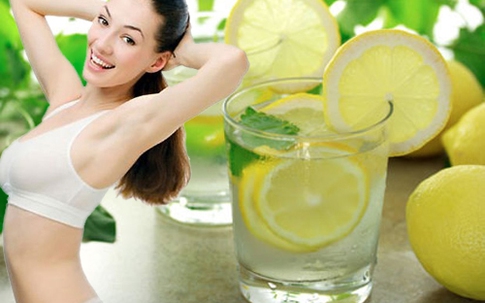 Đẹp lên nhờ uống nước chanh mật ong hàng ngày