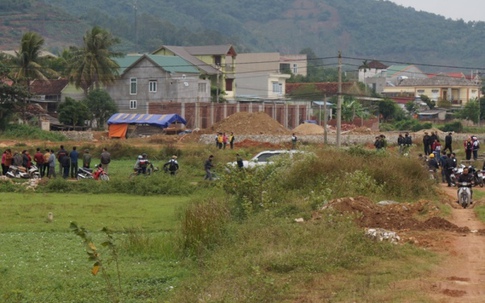 Người đàn ông chết cứng ngoài đồng trong trời giá lạnh