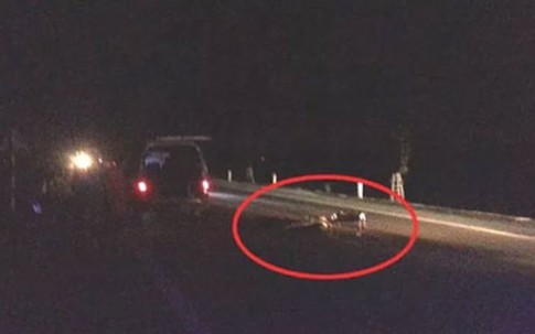 Thi thể nam thanh niên bị lột quần áo, bỏ bên đường trong đêm