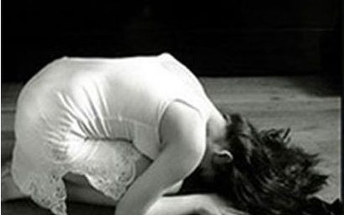 Đi nhờ xe, thiếu nữ bị hãm hiếp giữa cánh đồng