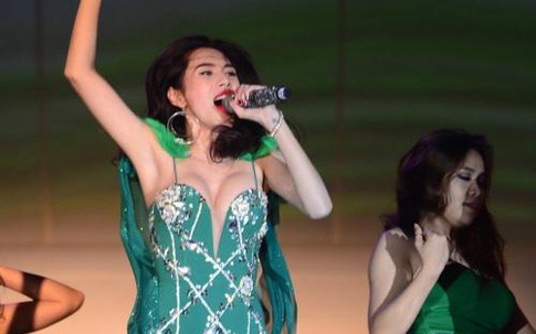 Thủy Tiên: "Anh Công Vinh thấy bình thường khi tôi mặc sexy"