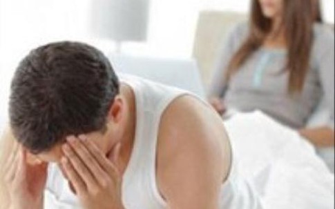 Mỗi lần muốn gần gũi đều phải "xin phép" vợ