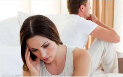 Tôi lỡ cho đồng nghiệp vào phòng khách sạn và quan hệ