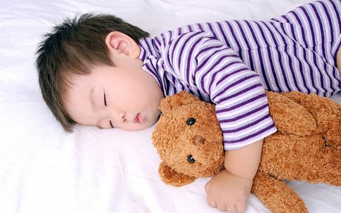 Ngủ sớm để trẻ cao
