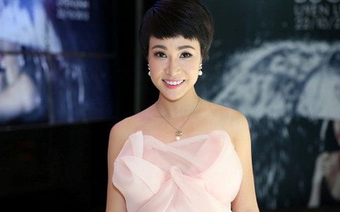 Uyên Linh hát trong show diễn thời trang cưới cho người đồng tính