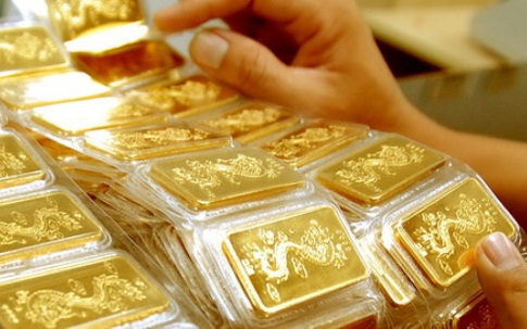 Vàng rớt giá mạnh, sắp xuống đáy 33 triệu đồng/lượng?