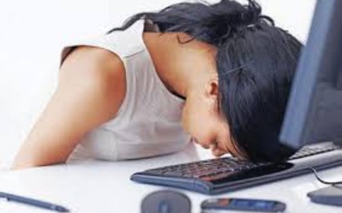 Chồng đi làm tối mắt, vợ ở nhà lén lút với người yêu cũ