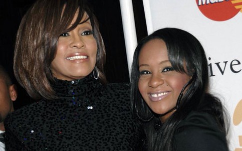 Ảnh hấp hối của con gái Whitney Houston bị rao bán 100.000 USD
