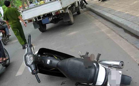 Xe máy "vô chủ" chứa 1,4 tỉ đồng bỏ bên lề đường