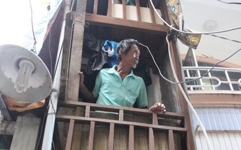Xót xa cuộc sống trong ngôi nhà siêu nhỏ giữa Sài Gòn