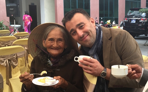 'Cụ bà đẹp nhất thế giới' lần đầu đi chơi Hà Nội