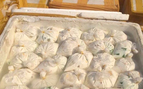 Hai tấn chè thập cẩm bẩn đóng túi chuyển ra Hà Nội để giải nhiệt mùa hè