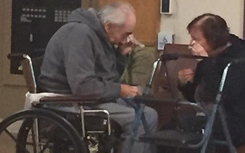 Vợ chồng bên nhau 62 năm nhưng phải chia xa vì không được ở chung viện dưỡng lão