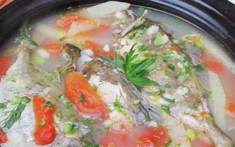 Cách làm món canh cá nấu chua thơm ngon nóng hổi vừa thổi vừa ăn