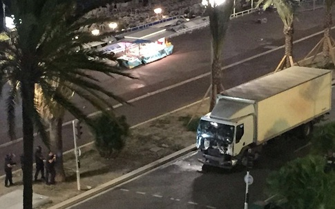 Nhân chứng vụ khủng bố tại Pháp: "Xác người nằm la liệt khắp nơi"