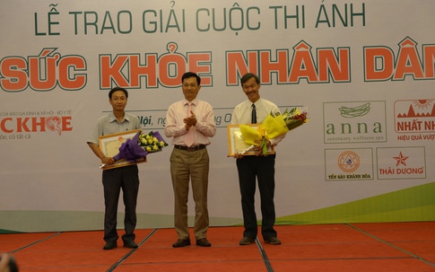 Trao giải cuộc thi ảnh “Vì sức khỏe nhân dân”