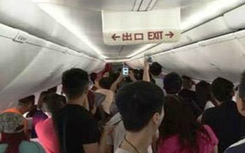 Hành khách đánh tiếp viên vì muốn ngồi khoang hạng nhất